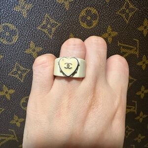 VIntage CHANEL Heart Ring in Ivory and Gold